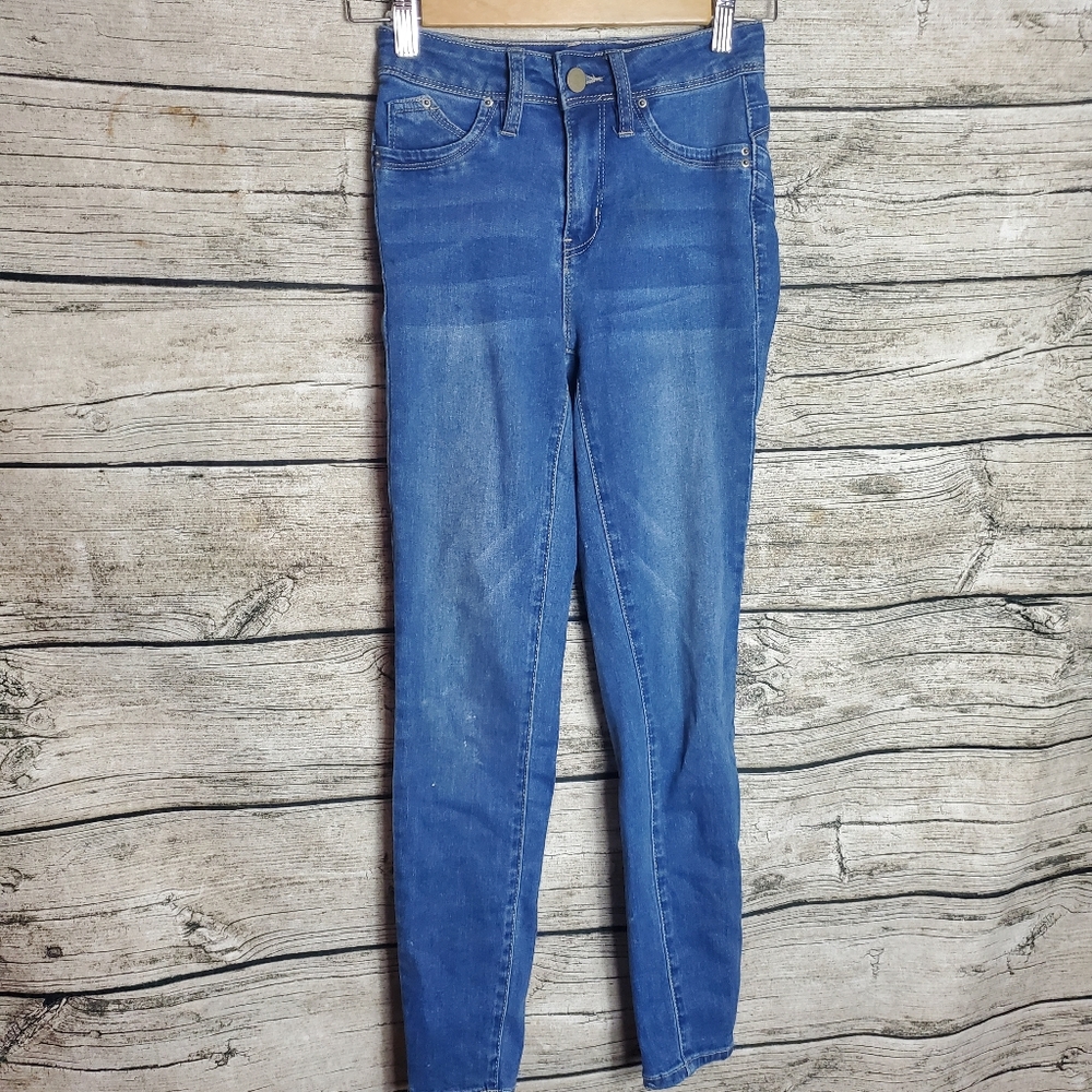 Junior's Fashion Nova Skinny Jeans Size 0.Waist approx: 11.5 inches Inseam ap